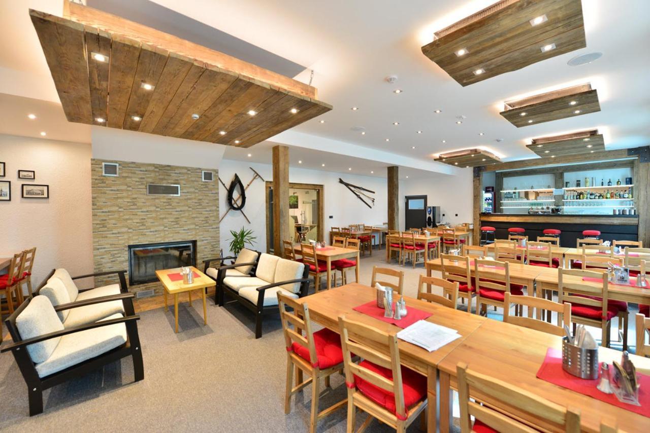 Montanie Resort Desná エクステリア 写真